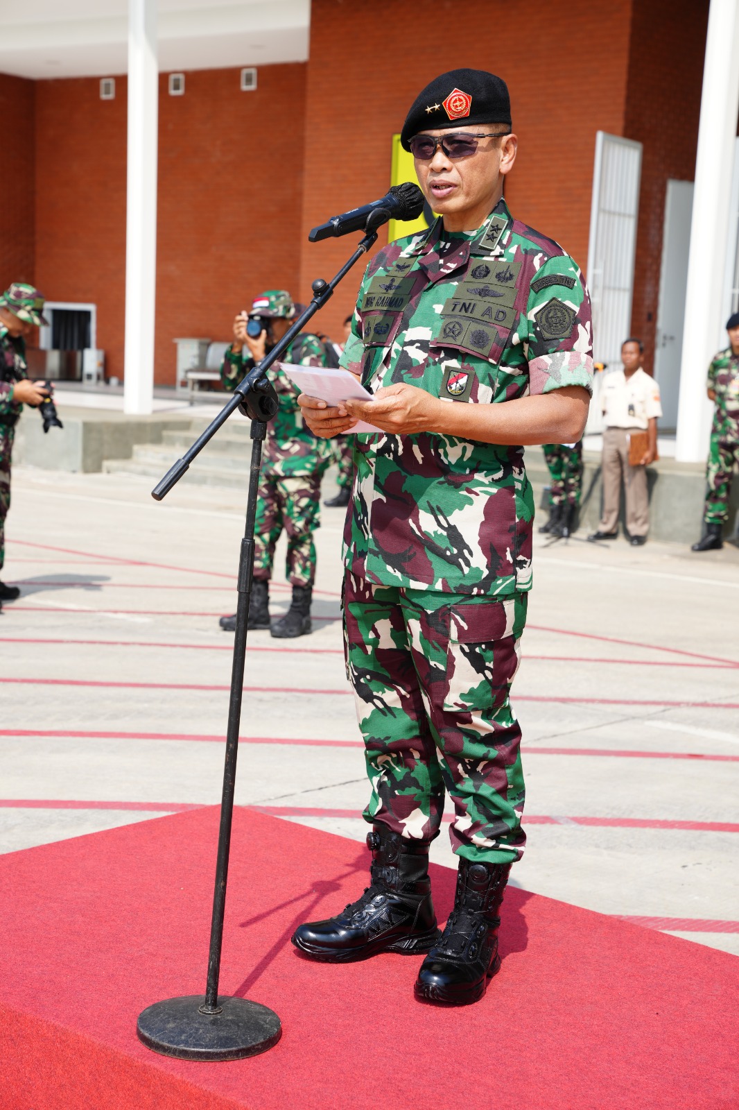 Bangun Persahabatan Dan Profesionalitas: Prajurit TNI Laksanakan ...