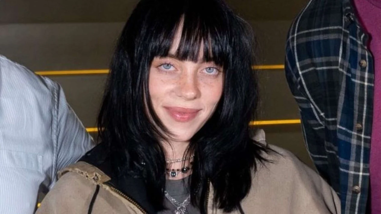 Kecanduan Pornografi Sejak SD, Penyanyi Billie Eilish Akui Otaknya Rusak -  Sumbawanews