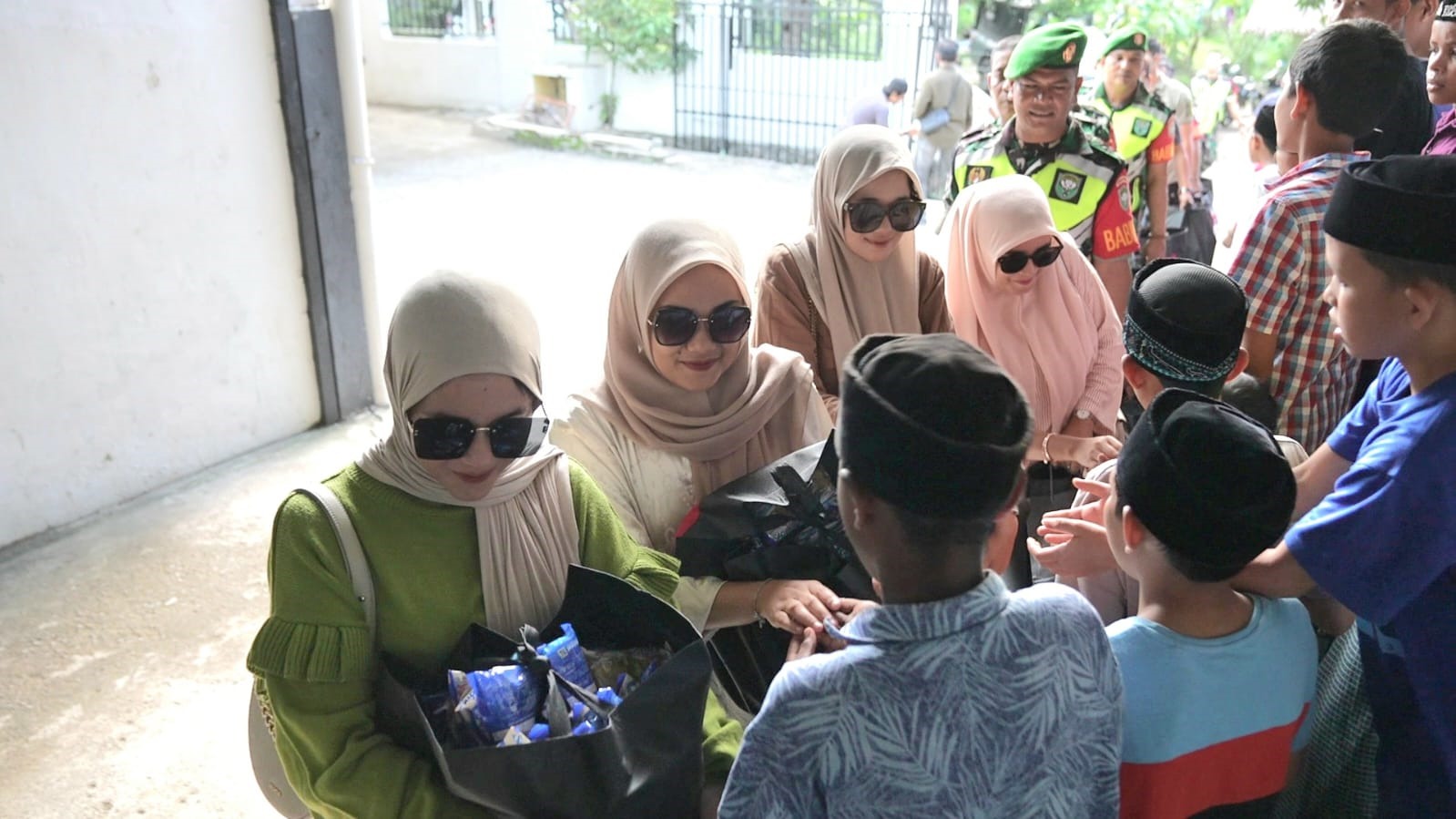 6 Gadis Aceh Jadi Viral Salurkan Bantuan Tali Asih Dari Bapak Kasad Di