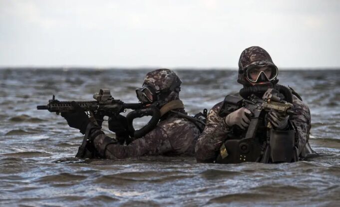 Hilang Saat Naiki Kapal Terlarang, Dua Anggota Navy SEAL Dinyatakan Meninggal