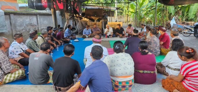 Tutup Tahun 2023, Sambut Baru 2024 Penuh Ceria, Rachmat Hidayat berbagi kursi roda untuk umat Hindu, bantu tunai 13 banjar di mataram , terakhir Sumbang 30 RST untuk warga miskin di desa Pemongkong dan desa Serewe lotim.