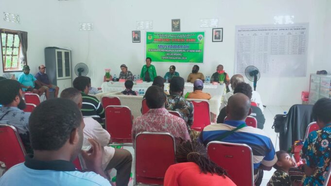 Babinsa Koramil 1710-03/Kuala Kencana Hadiri Musrenbang Kampung Utikini Baru