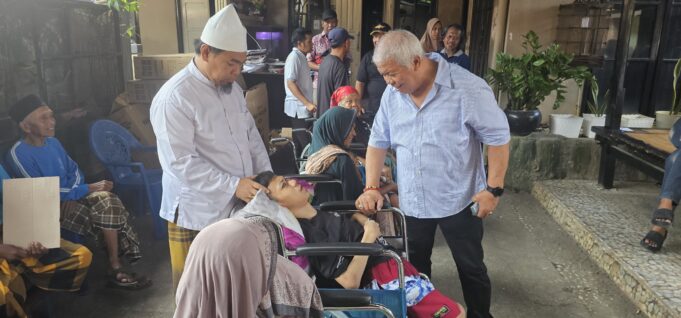 H Rachmat Hidayat Bersilaturahmi ke Tanah Leluhur, Beri Bantuan Kursi Roda untuk Warga dan Lansia Penderita Lumpuh