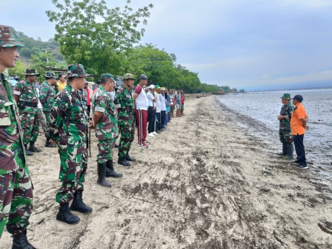 Danramil 1608-04/Woha Bima Pimpin Aksi Bersih Pantai