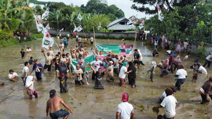 Relawan Ganjar Mahfud Gelar “Begasap”, Keseruan Berburu Ikan di Lombok Timur