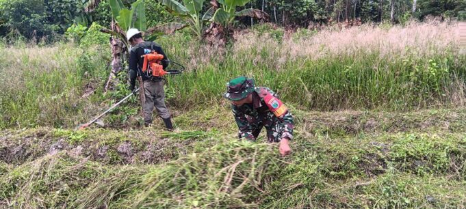 Babinsa Koramil 1710-07/Mapurujaya Ajak Warga Petani Untuk Membuka Lahan Tidur Agar Menjadi Lahan Produktif