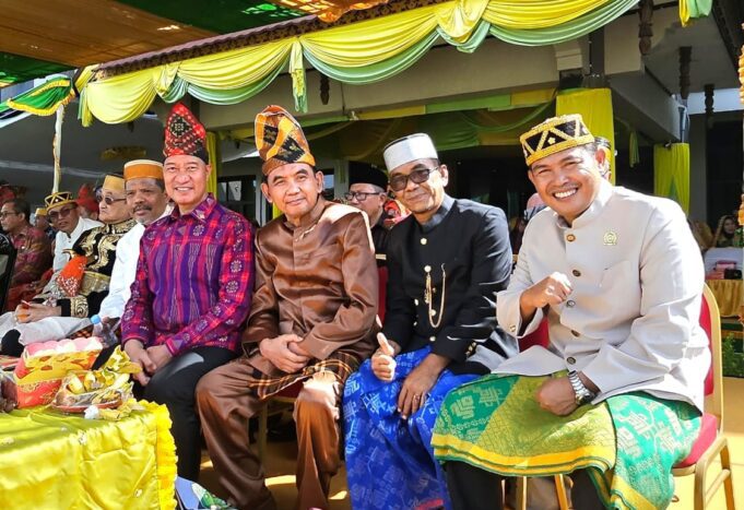 HMS Bersama Ribuan Warga Sumbawa Ikuti Upacara HUT Kabupaten Sumbawa Ke-65, Banyak Capaian Yang Rasakan