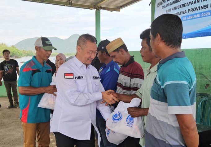 HMS Bagikan 1.000 Paket Bantuan Bersama KKP Dalam Program Kemitraan Bagi Nelayan di Sumbawa