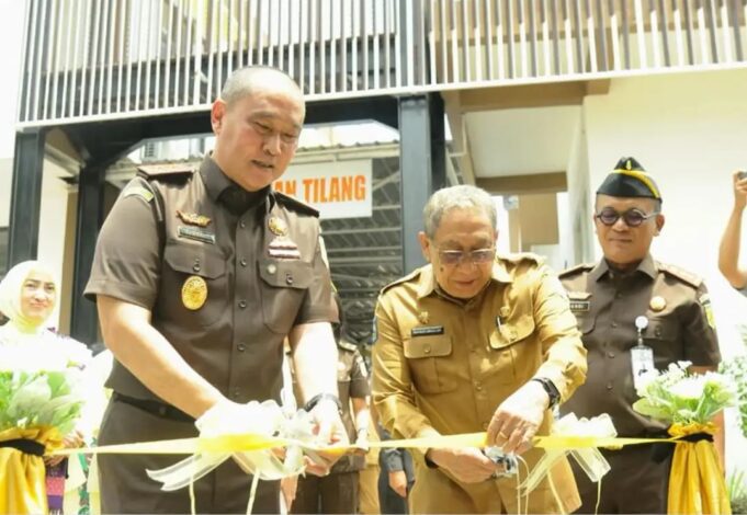 Disambut Bupati, Kajati NTB Resmikan Kantor JPN