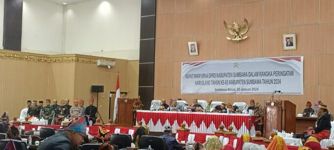 DPRD Sumbawa Gelar Paripurna HUT, 12 Tokoh Diberi Penghargaan