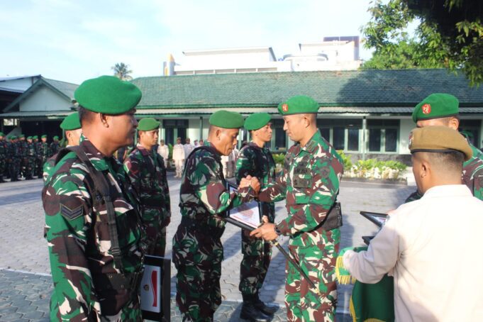 Dandim 1615/Lotim Lepas 5 Prajurit Pindah Satuan