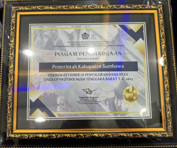 Pemkab Sumbawa Terima Penghargaan TKD Awards Tahun 2023 dari Kemenkeu DJPB Kantor Wilayah NTB