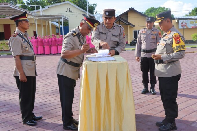 Kapolres Sumbawa Pimpin Upacara Sertijab PJU Dan Kapolsek