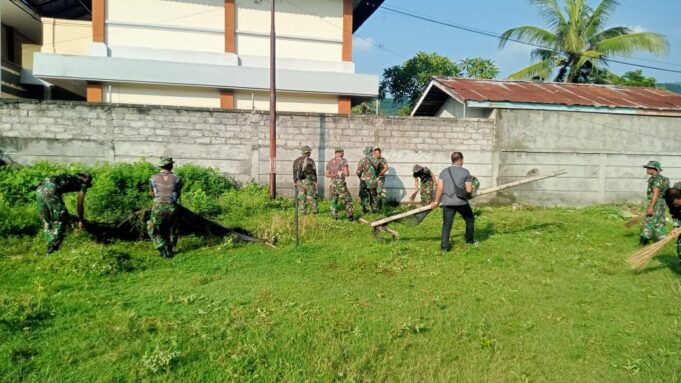 Puluhan Prajurit Dan Warga “Saling Tebas” Di Lapangan Ulakan