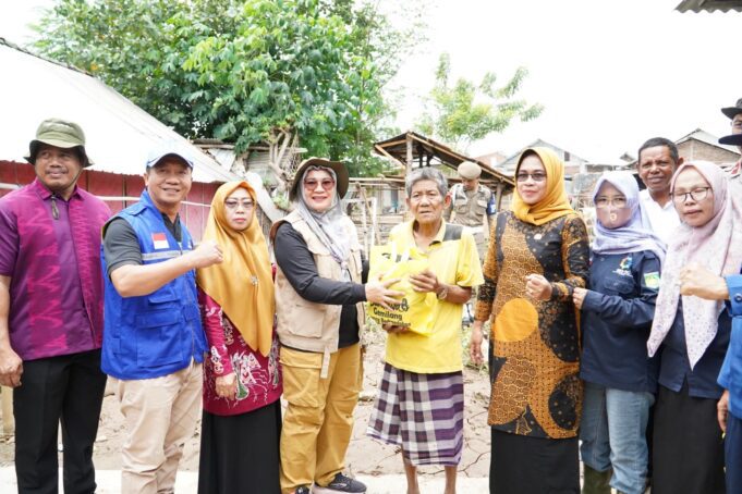 Wabub Sumbawa Kunjungi Korban Banjir Buer Sumbawa