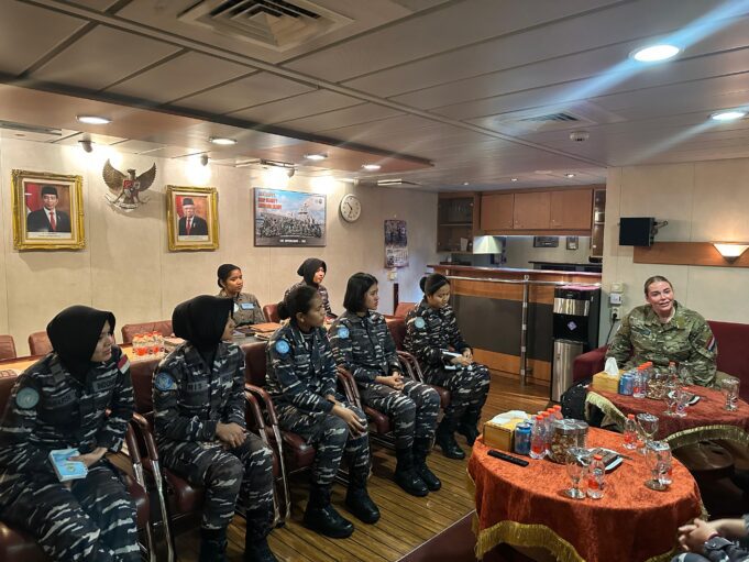 Penasehat Gender UNIFIL Kunjungi Kapal Srikandi Penjaga Perdamaian