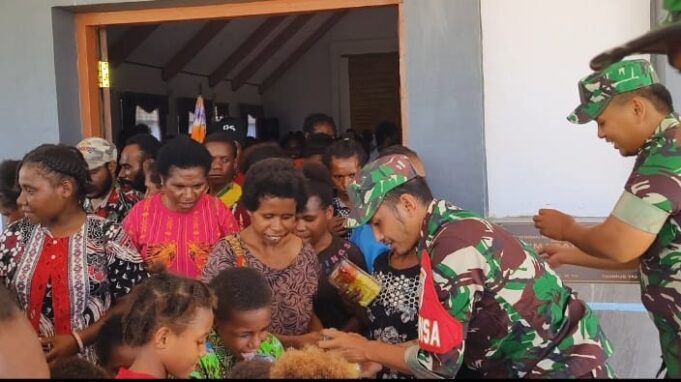 Satgas TMMD Ke-119 Kodim 1715/Yahukimo Sumbang Kebaikan Dengan “Minggu Berkah” Bagi Jemaat Gereja Maranatha Dekai