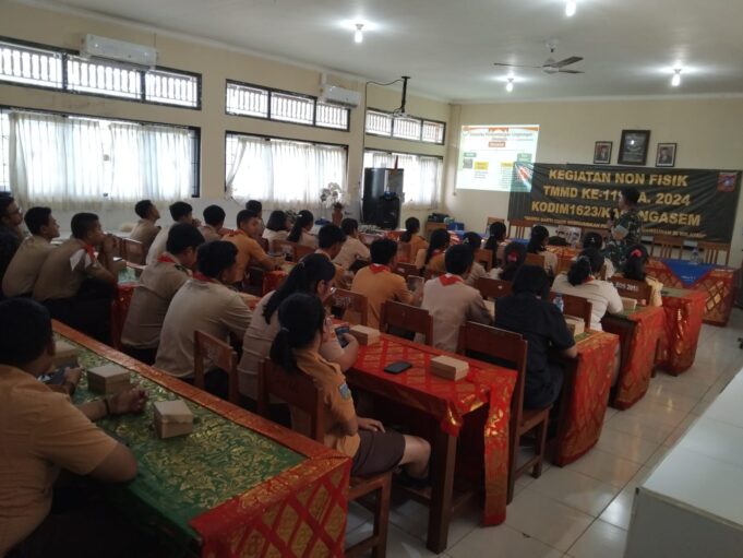 Menanamkan Rasa Cinta NKRI, TNI Berikan Wasbang Di SMAN 1 Manggis