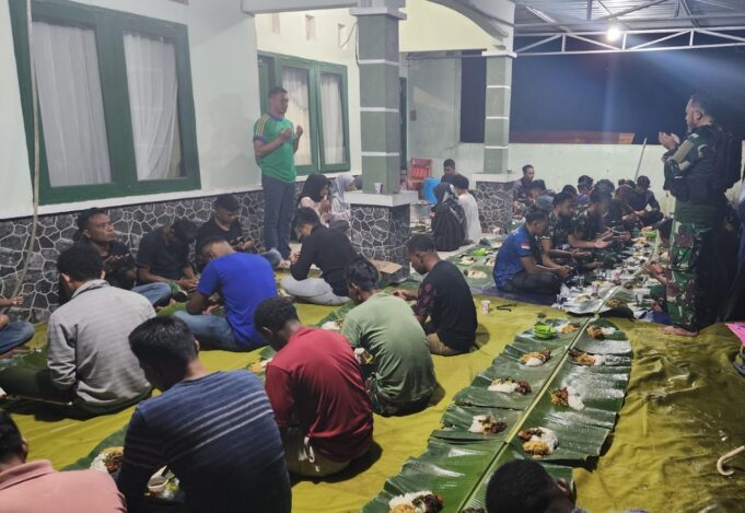 Satgas TMMD Ke-119 Kodim 1715/Yahukimo Mempererat Kebersamaan Melalui Makan Malam Bersama