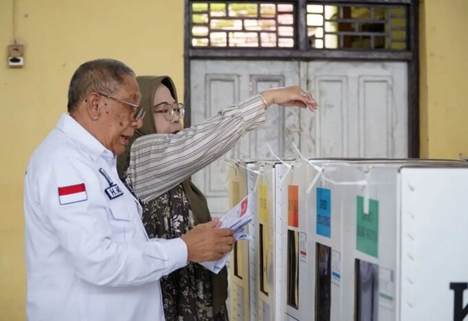 Bupati Nyoblos di TPS 02, Wabup di TPS 020 Brang Bara
