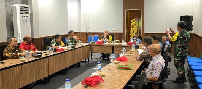 Dandim 1715/Yahukimo Bersama Pejabat Pemda Yahukimo Melaksanakan Tatap Muka Dengan Tim Wasev TMMD Ke-119 Tahun 2024