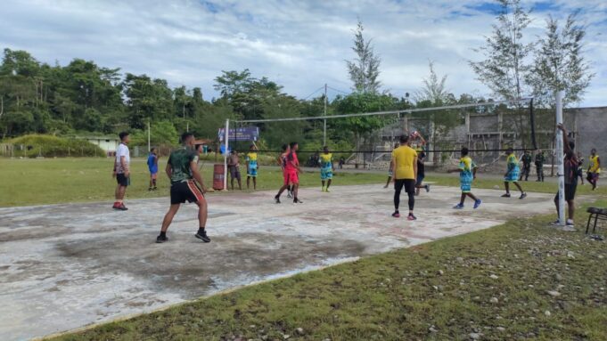 Satgas TMMD Ke-119 Kodim 1715/Yahukimo Melaksanakan Olahraga Voli Bersama Masyarakat