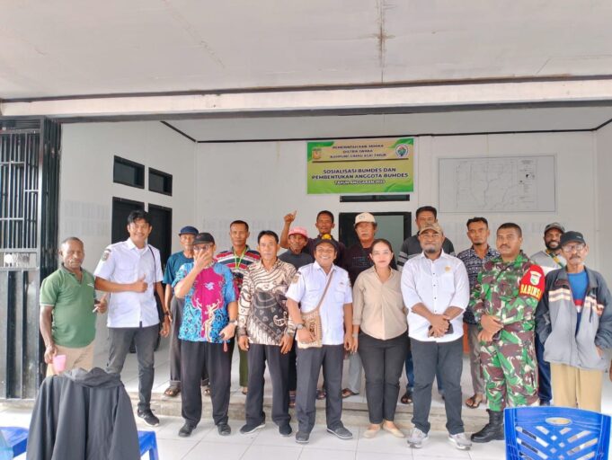 Dukung Usaha Desa Binaan, Babinsa Koramil Kuala Kencana Hadiri Rapat Pembentukan Bumdes