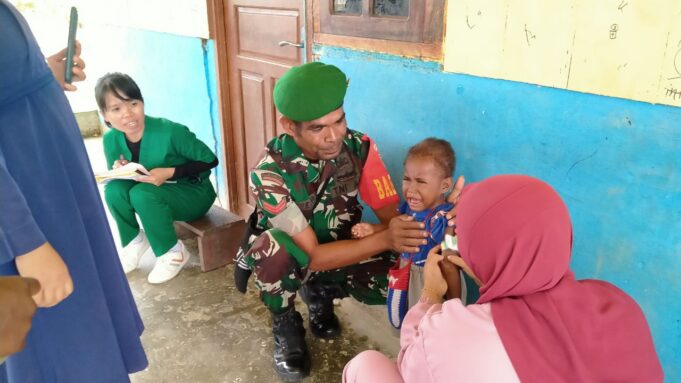 Peran Aktif Babinsa Dampingi Posyandu di Desa Binaan
