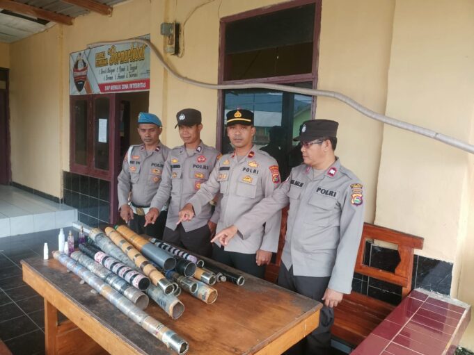 Resahkan Masyarakat, Polsek Plampang Sita Puluhan Meriam Spritus