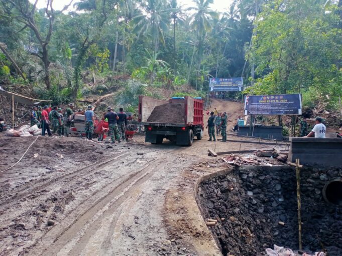 Tinggal 2 Hari Semangat Kerja Personel TMMD Dan Warga Masih Terjaga Di Lokasi Kerja