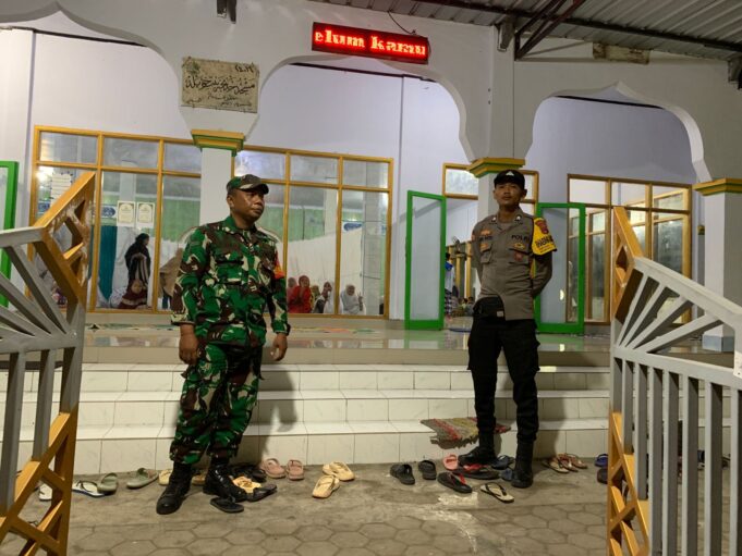Jamin Rasa Aman, TNI-Polri Di Utan Bersinergi Pengamanan Sholat Taraweh