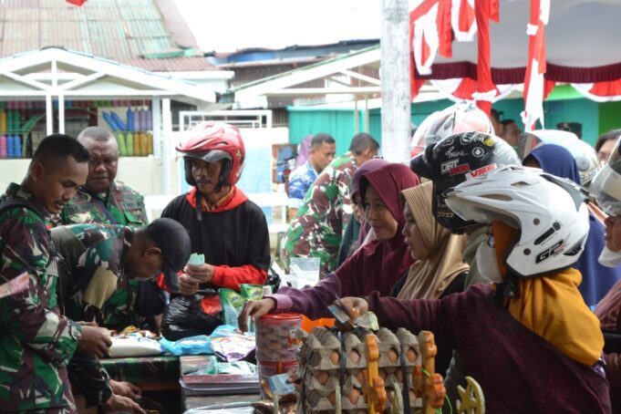 Kodim 1710/Mimika Bersama Satuan TNI Di Garnizun Timika Gelar Bazar TNI Tersebar