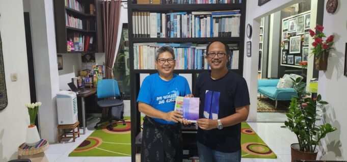 Pertemuan Kecil: Puisi Karya Lukis dan Foto