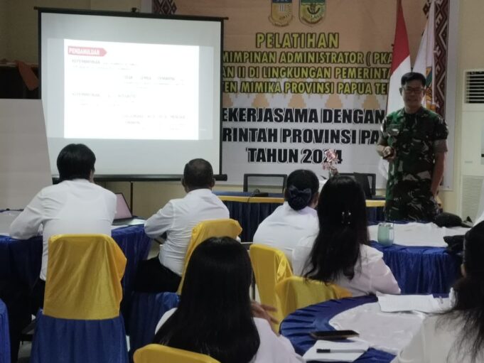 Kasdim 1710/Mimika Berikan Materi Kepemimpinan Pancasila Kepada Peserta Pelatihan Kepemimpinan Administrator (PKA)
