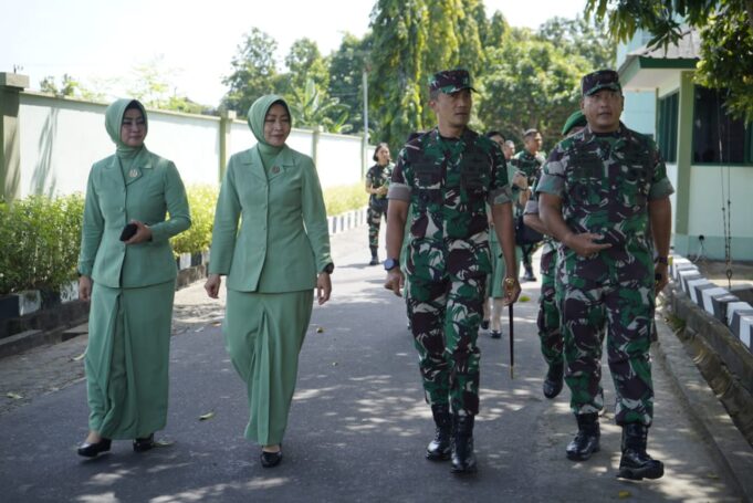 Pangdam IX/Udayana Beserta Istri Gelar Kunjungan Perdana ke Korem 162/WB