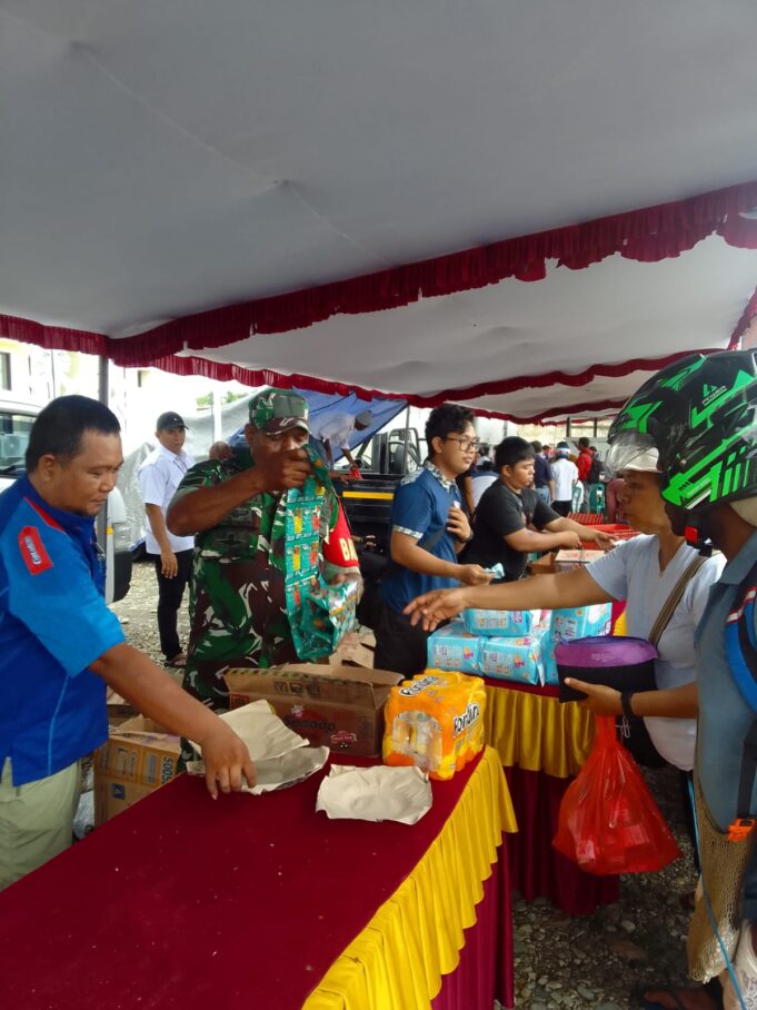 Babinsa Koramil 1710-02/Timika Pantau Dan Monitoring Kegiatan Pasar Murah