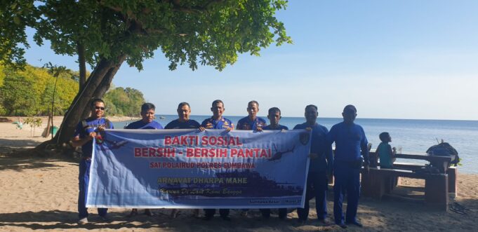 Sat Pol Airud Polres Sumbawa Gelar Baksos di Pantai Kencana