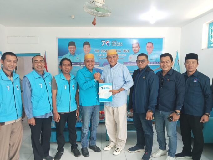 H.Jarot Daftar Ke Gelora Didampingi Nasdem