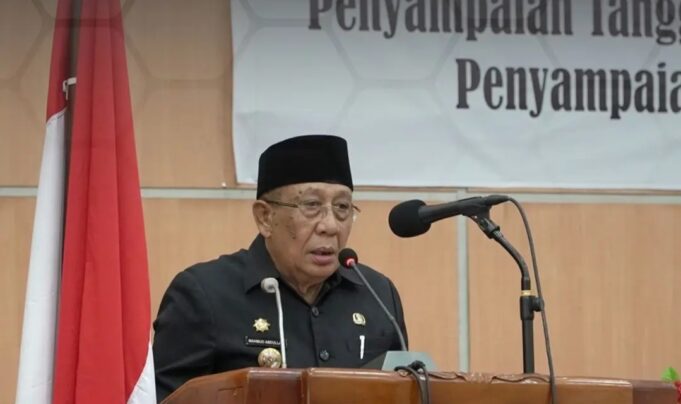 Bupati Sumbawa Sampaikan Jawaban Atas Tanggapan Fraksi Dewan