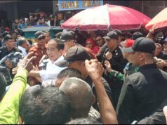 Cek Harga di Pasar Seketeng, Presiden Jokowi Disambut Ribuan Masyarakat Sumbawa