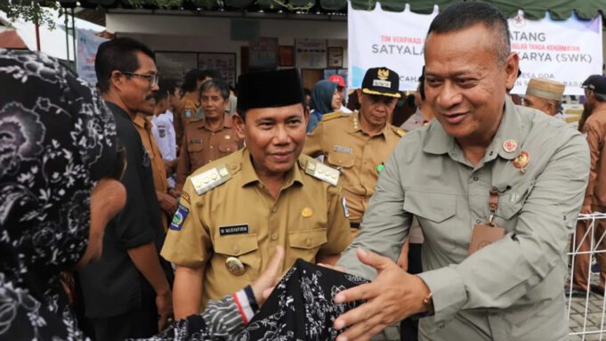Tim Verifikasi Penerima Tanda Kehormatan Satya Lancana Wirakarya (SWK) Tinjau Langsung Implementasi STBM di Lapangan