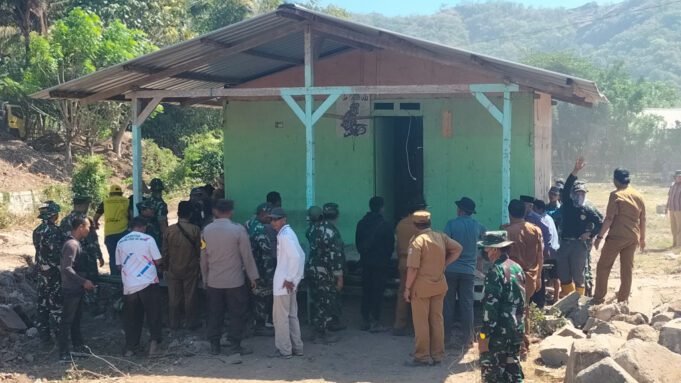 Hampir Punah Ternyata Gotong Royong Angkat Rumah Masih Ada di Zaman Now