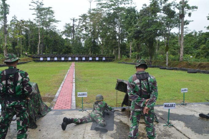 Asah Kemampuan Prajurit, Kodim 1710/Mimika Gelar Latihan Menembak