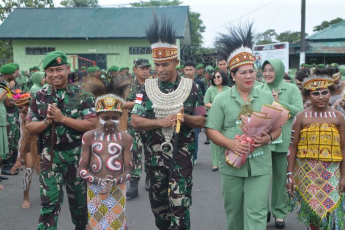 Dandim 1710/Mimika Sambut Kedatangan Danrem 174/ATW Dalam Kunjungan Kerjanya Ke Kodim 1710/Mimika