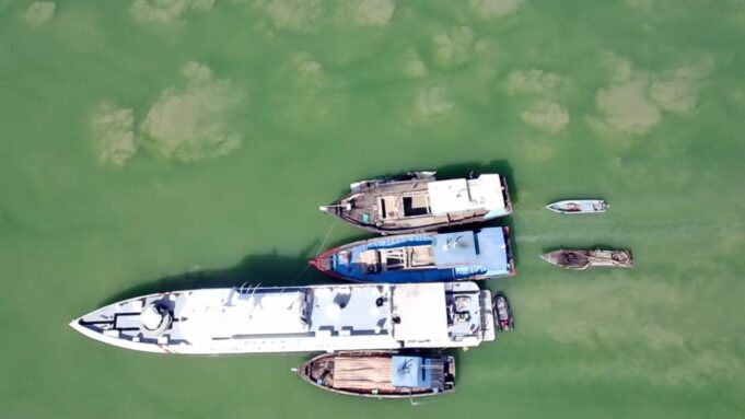 Bakamla RI Geledah Tiga Kapal Tambang Pasir Ilegal di Perairan Karimun