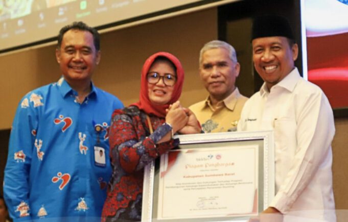 Pemkab Sumbawa Barat Terima Penghargaan Penurunan Angka Stunting Terbaik Se NTB Tahun 2023