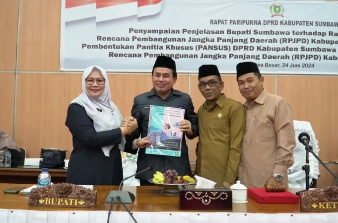 Wabup Sampaikan Penjelasan Rancangan Perda Tentang RPJPD Tahun 2025-2045