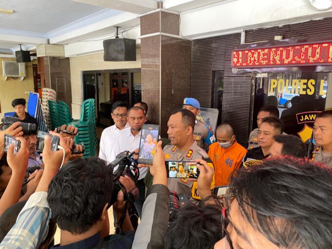 *Polisi Tegaskan Tak Terima Suap Soal Kasus Pernikahan Gadis 16 Tahun di Lumajang, Pemilik Akun Facebook Minta Maaf*
