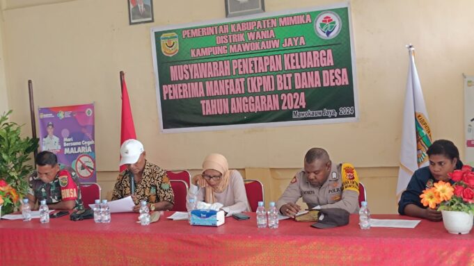Babinsa Koramil 1710-02/Timika Sertu Rusdin Wali Hadiri Musyawarah Desa Bahas Penetapan Calon Keluarga Penerima Manfaat BLT-DD TA. 2024