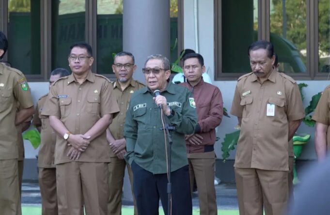 Bupati Serah Truk Pendingin Kepada Poklahsar Brang Biji